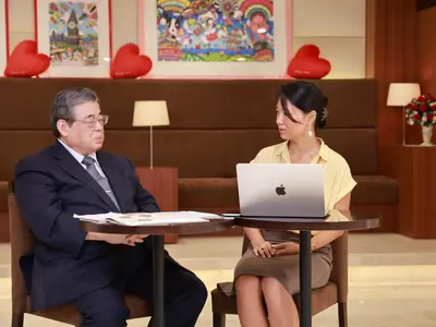 光と構図で伝えるブランドの魅力。人・空間・商品を美しく