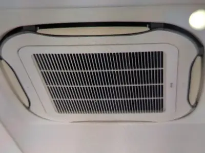 天井埋込・天井吊下げ分解洗浄。大手の会社で経験を積んだ私が丁寧に洗浄します。