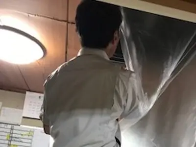店舗、事務所等に設置されている業務用エアコンのクリーニングをいたします。