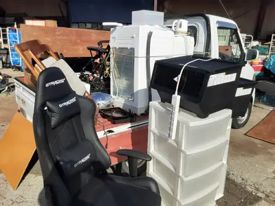 芸術的てんこ盛りが売りのフリーダムです、不用品引き取りおまかせ下さい。