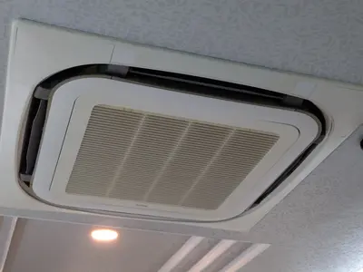 業務用４方向天井埋込エアコン分解清掃！