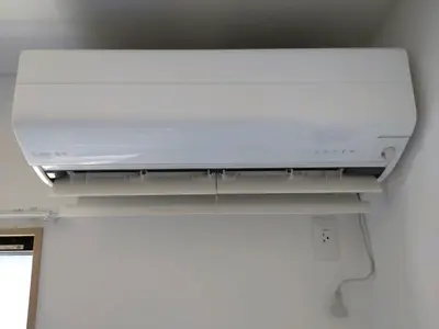 エアコンのお掃除をしませんか?カビや臭いを丁寧に取り除きます。