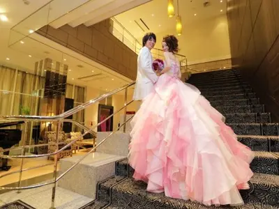 外資系ホテルで多くの撮影実績のプロカメラマンです。2次会や1.5次会撮影も対応