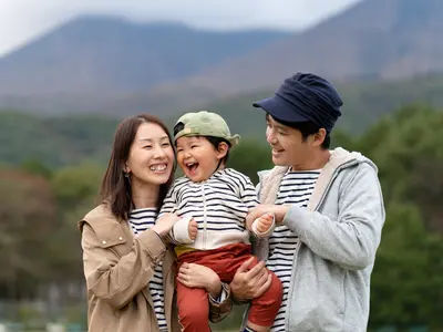 自然な笑顔のお写真を飾ってください！→男女の子育経験有・延長無料・美肌レタッチ付