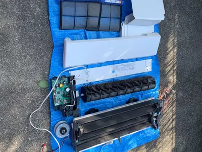 福岡【完全分解】でこの価格！！ドレンパンやファンまで分解しカビや臭いを徹底洗浄！