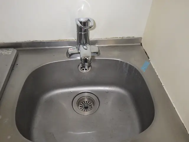 業歴16年の実績◎明朗会計◎損害保険加入済※収納内底板の漏水補修も相談可能です！サービスの画像