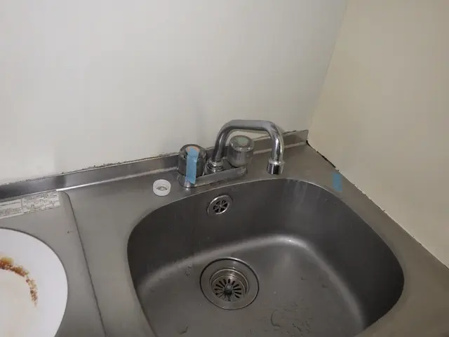 業歴16年の実績◎明朗会計◎損害保険加入済※収納内底板の漏水補修も相談可能です！サービスの画像