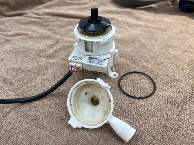 【抗菌防カビコート無料】カビ取り防カビ施工20年のプロが行うエアコンクリーニングサービスの画像