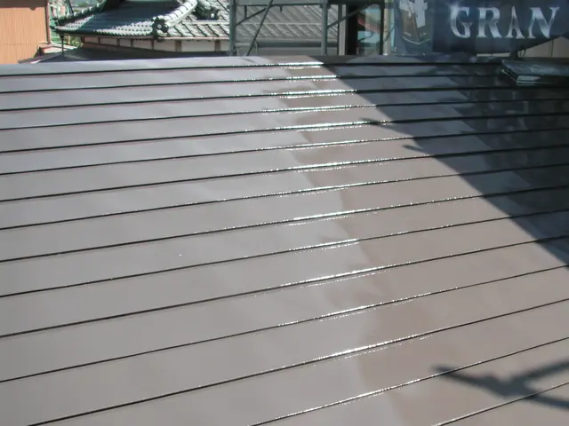 ＼地域密着！／ 確かな技術・丁寧施工で長持ち仕上げ｜屋根塗装【保証最長10年】サービスの画像