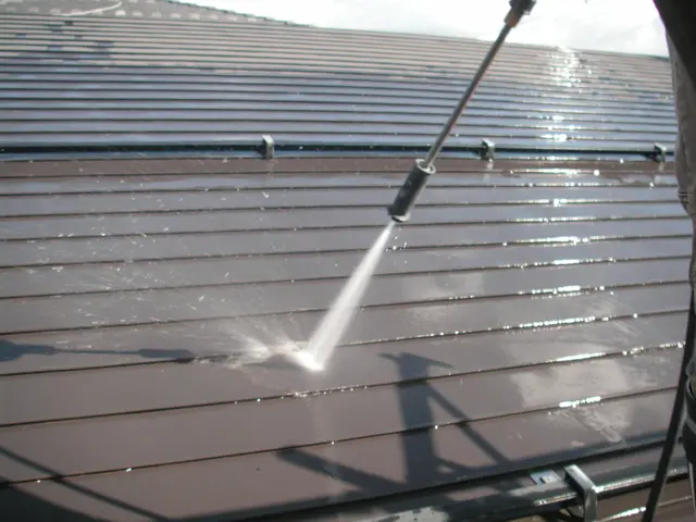 ＼地域密着！／ 確かな技術・丁寧施工で長持ち仕上げ｜屋根塗装【保証最長10年】サービスの画像