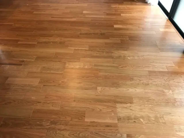 綺麗を長持ち、ワックス不要〜フロアコーティングサービスの画像