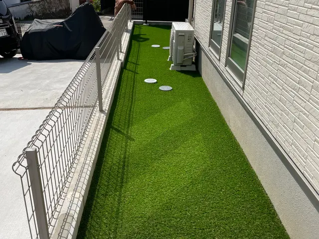 人工芝施工はお任せ下さい！2種類の人工芝からお選びいただけます。サービスの画像