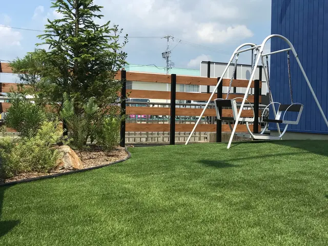 人工芝施工はお任せ下さい！2種類の人工芝からお選びいただけます。サービスの画像