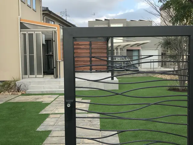 人工芝施工はお任せ下さい！2種類の人工芝からお選びいただけます。サービスの画像