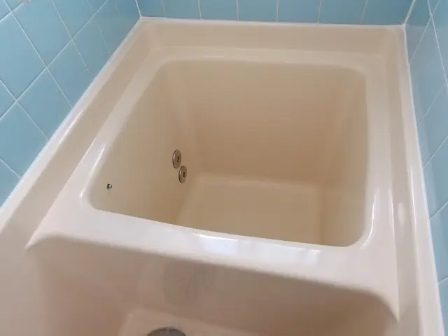 浴槽を特殊塗装でお好きな色にサービスの画像