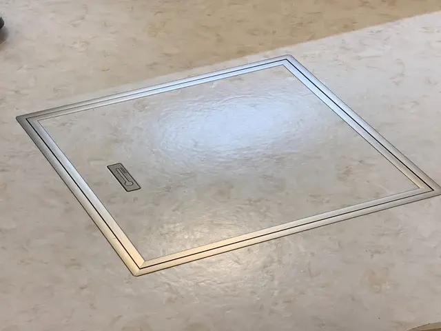 気に入った柄をカタログからチョイス　理想のお部屋に模様替えサービスの画像