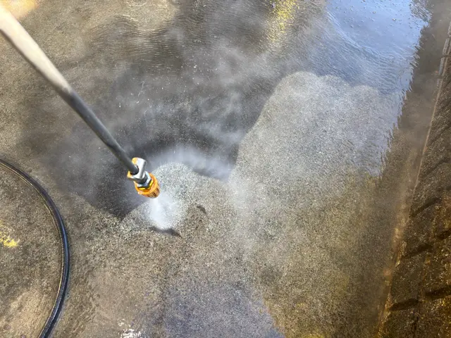 駐車場の高圧洗浄サービスの画像