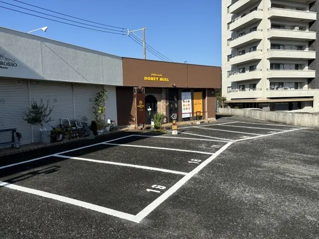 ★区画線工事・駐車場ライン★溶融式・ローラー施工どちらも対応可能です。サービスの画像
