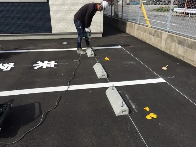 ★区画線工事・駐車場ライン★溶融式・ローラー施工どちらも対応可能です。サービスの画像