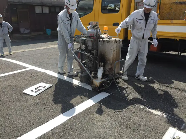 ★区画線工事・駐車場ライン★溶融式・ローラー施工どちらも対応可能です。サービスの画像