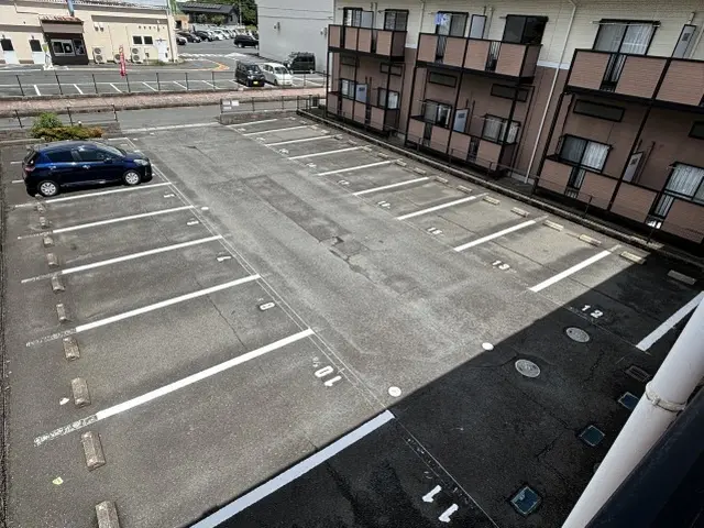 ★区画線工事・駐車場ライン★溶融式・ローラー施工どちらも対応可能です。サービスの画像