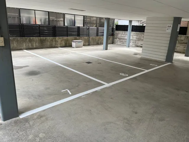 ★区画線工事・駐車場ライン★溶融式・ローラー施工どちらも対応可能です。サービスの画像