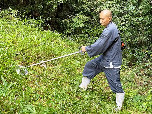 【真言宗限定】お墓清掃＋僧侶の丁寧な読経供養込みのプラン。手厚いお墓参り代行ですサービスの画像