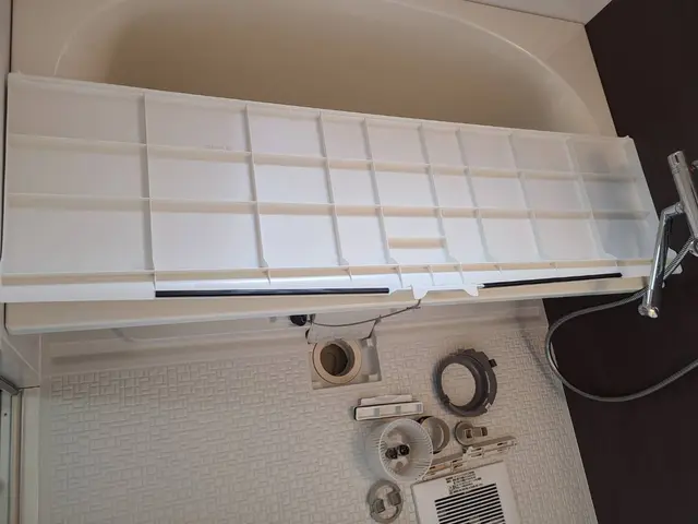 お風呂の水垢、カビを落とします!早めの大掃除今だけ1000円OFFサービスの画像