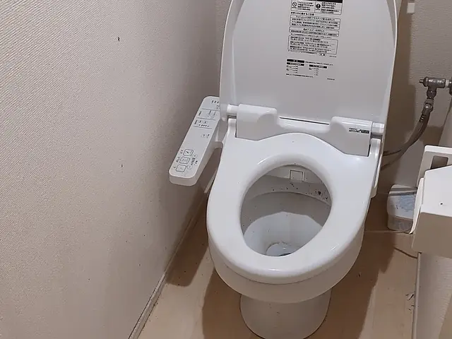 既設温水便座(ウォシュレット)取り外し→現状復帰！承ります 簡易清掃無料実施！サービスの画像