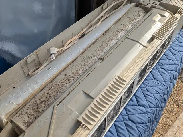 エアコン分解クリーニングサービスの画像