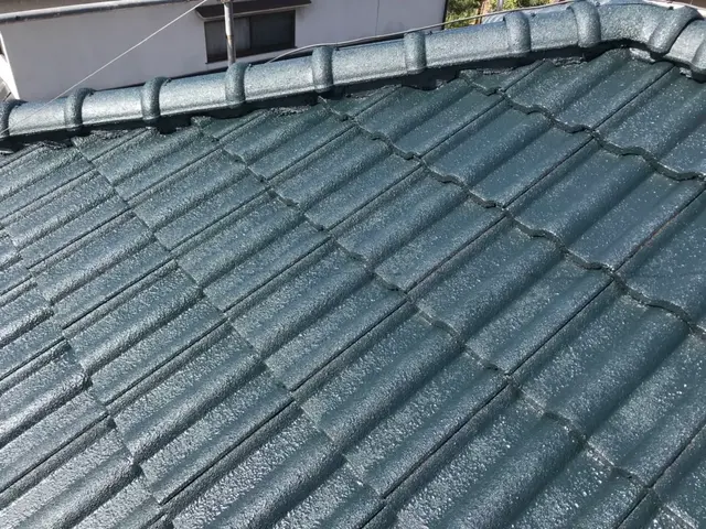 セメント瓦塗装だけで無く、カラーベスト屋根もちろん施工可能！屋根カバー工法も可能サービスの画像
