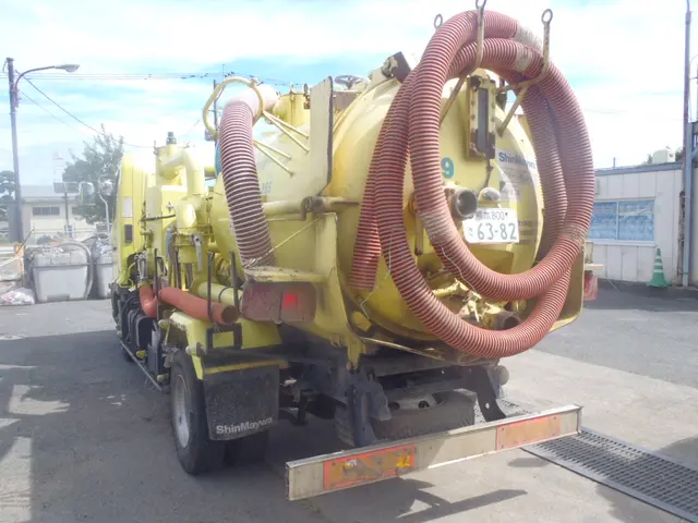 【熊本市発】４トン高圧洗浄車＆４トン・１０トン強力吸引車を使用！！サービスの画像