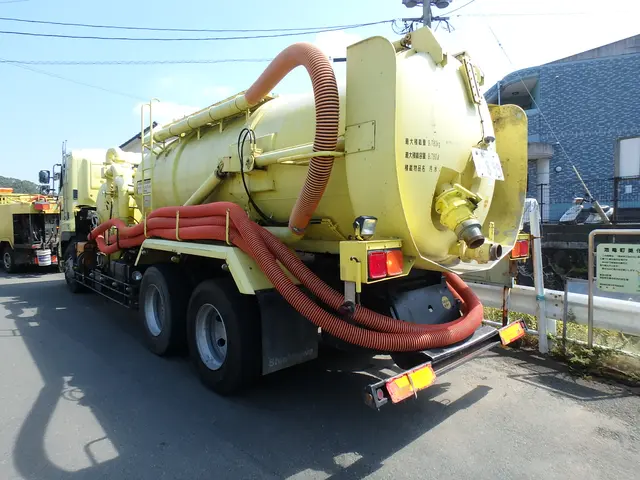 【熊本市発】４トン高圧洗浄車＆４トン・１０トン強力吸引車を使用！！サービスの画像