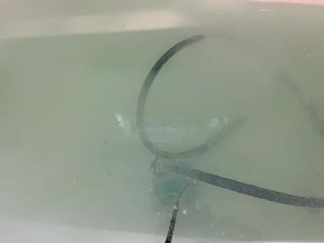 実は汚れがたくさんな、追い焚き配管！専用の機材を使って徹底的にキレイにします！サービスの画像