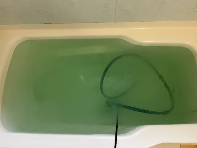 実は汚れがたくさんな、追い焚き配管！専用の機材を使って徹底的にキレイにします！サービスの画像