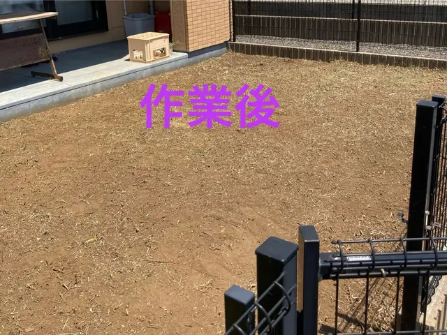 新緑の時期、完全手作業の草むしりで敷地をきれいにします。サービスの画像