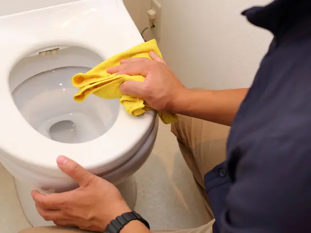 清掃後は【ウィルス除菌剤】で仕上げます☆実績5000件以上！駐車代無料サービスの画像