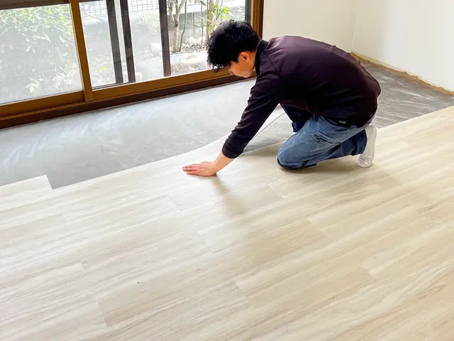 「低コスト×短工期で、床をおしゃれにプチリフォーム」サービスの画像