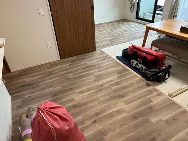 口コミ数・高評価1位頂きました！少量〜オフィスなど、両面テープ施工も対応致しますサービスの画像