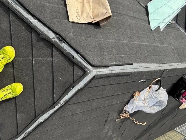 金属瓦に夜カバー工事サービスの画像