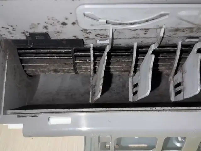 元東北電力会社員歴10年の電気のプロが施工！徹底養生の安心丁寧クリーニングサービスの画像