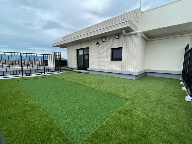 人工芝専門店　芝人　高品質&メンテナンスフリー寝転びたくなる人工芝サービスの画像