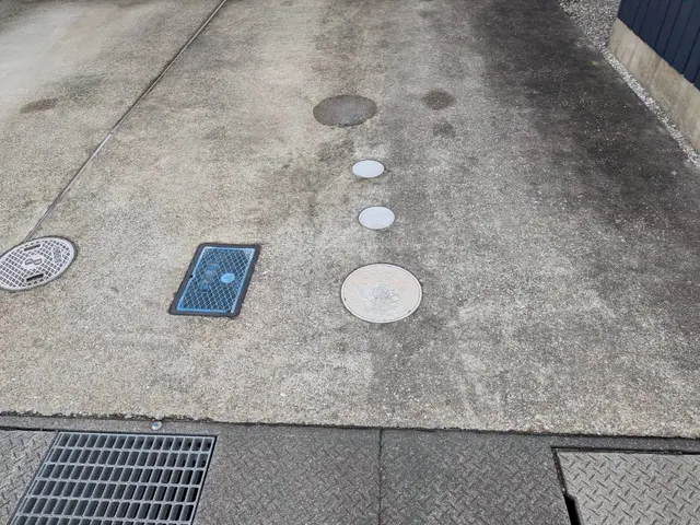 玄関、駐車場の床面の専用高圧洗浄！サービスの画像