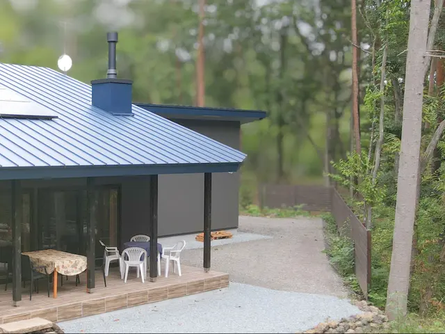 ドローン空撮、地上カメラマン　ドローン点検　動画編集　静止画編集