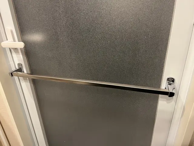 タオルハンガー・ハンガーラック・フックの交換・取付！！丁寧かつスピーディーに！！サービスの画像