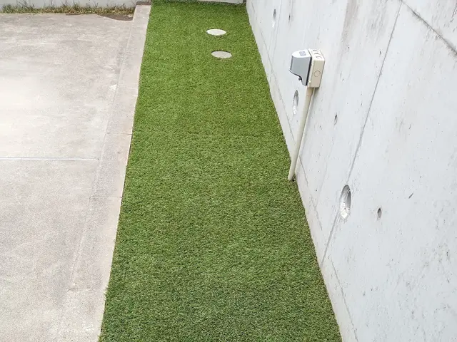 【人工芝施工いたします】雑草対策や、洗濯物を外に干すのもオススメします。サービスの画像