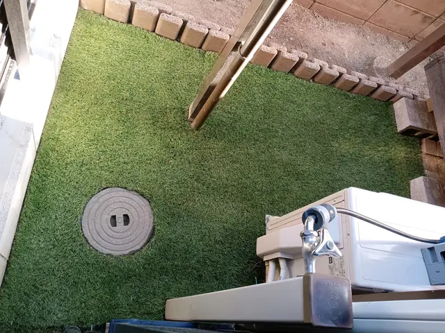 【人工芝施工いたします】雑草対策や、洗濯物を外に干すのもオススメします。サービスの画像