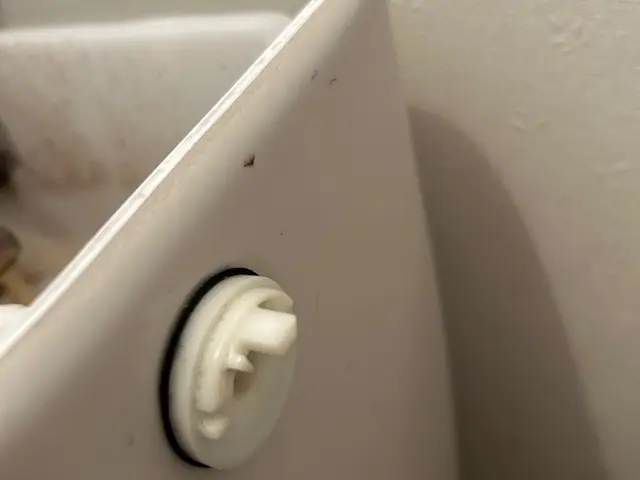 トイレのレバー、トイレ水漏れなど緊急対応も可能です。サービスの画像