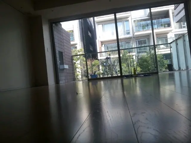 お写真の女性が長期休業になります。店長or店長とスタッフでのお伺いになります。サービスの画像