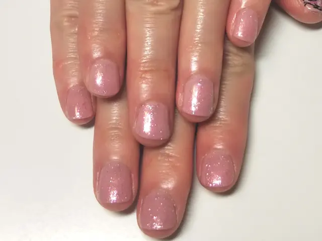 ミドル・シニアに大好評！話しやすさと丁寧な施術で選ばれ続ける訪問ネイルサービス